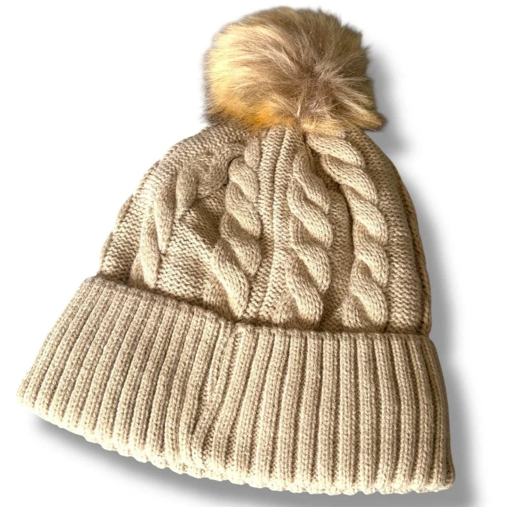 Bobcat Tan Cable Knit Beanie Hat Faux Fur Pom Pom Fleece Lined OSFM New - Picture 2 of 5